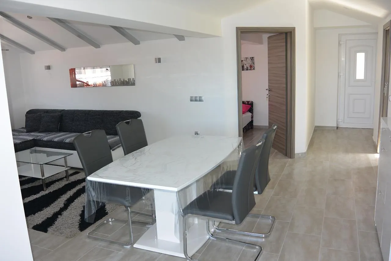 Apartments Nautica 0*, Barbat na Rabu